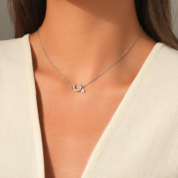 Dainty Crescent Moon Sterling Silver Necklace NWT - Picture 5 of 5